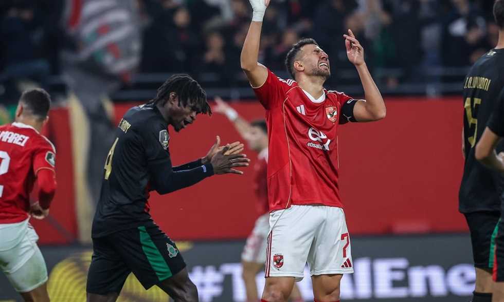 "حرمان وغرامة".. كاف يخطر الجيش الملكي بالعقوبات بسبب شغب جماهيره أمام الأهلي