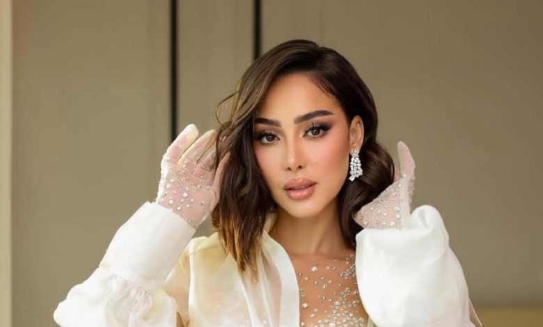 أحمد العوضي يستعرض موهبته الشعرية في