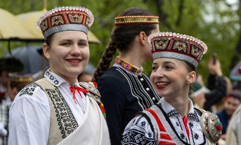 “كرة قدم في السماء”.. فيديو مذهل يحقق ملايين المشاهدات