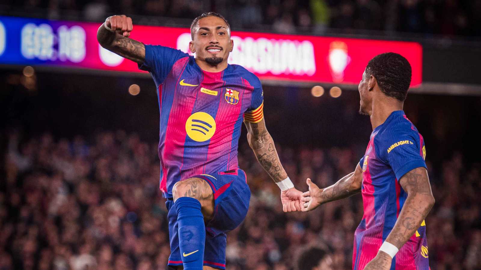 هل سمعت أغنية محمد صلاح؟.. ريو فيردناند يحرج جيمي كاراغر