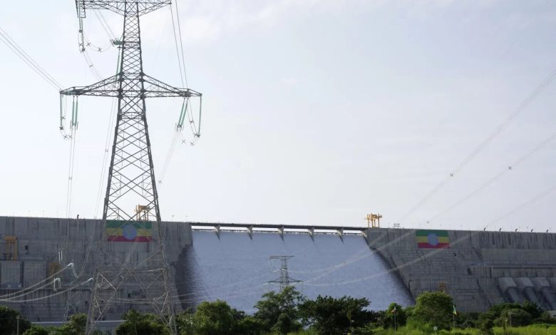 خبير مصري: للمرة الأولى نشهد تفريغ المياه من "سد النهضة" بكميات غير معتادة