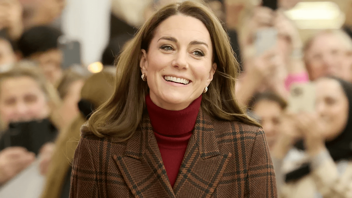 ثمانينية ترفض عرضاً لرعاية ابنتها المعاقة الستينية (فيديو)