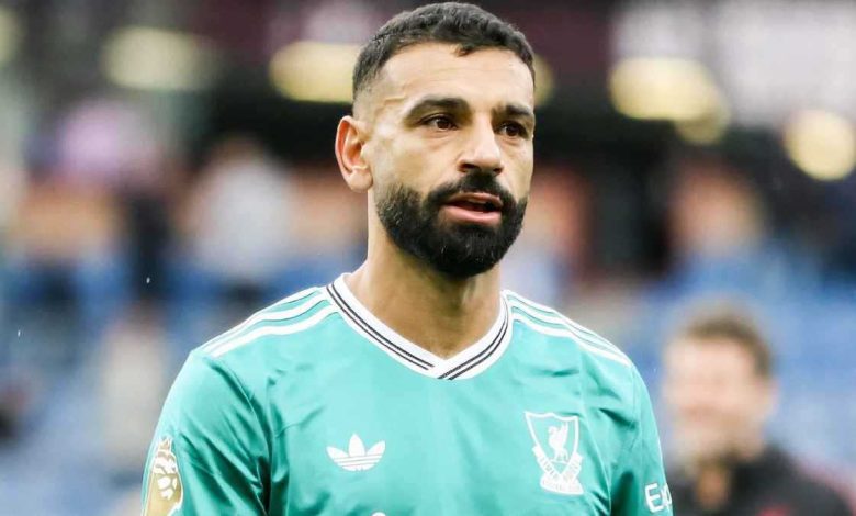 هل ألقى سلوت بمحمد صلاح