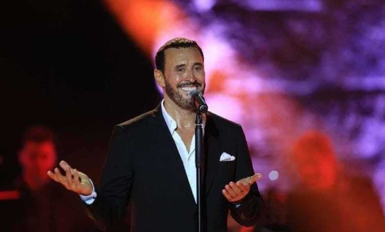 بعد 21 عاماً.. شاب مختطف يعثر على أسرته الحقيقية