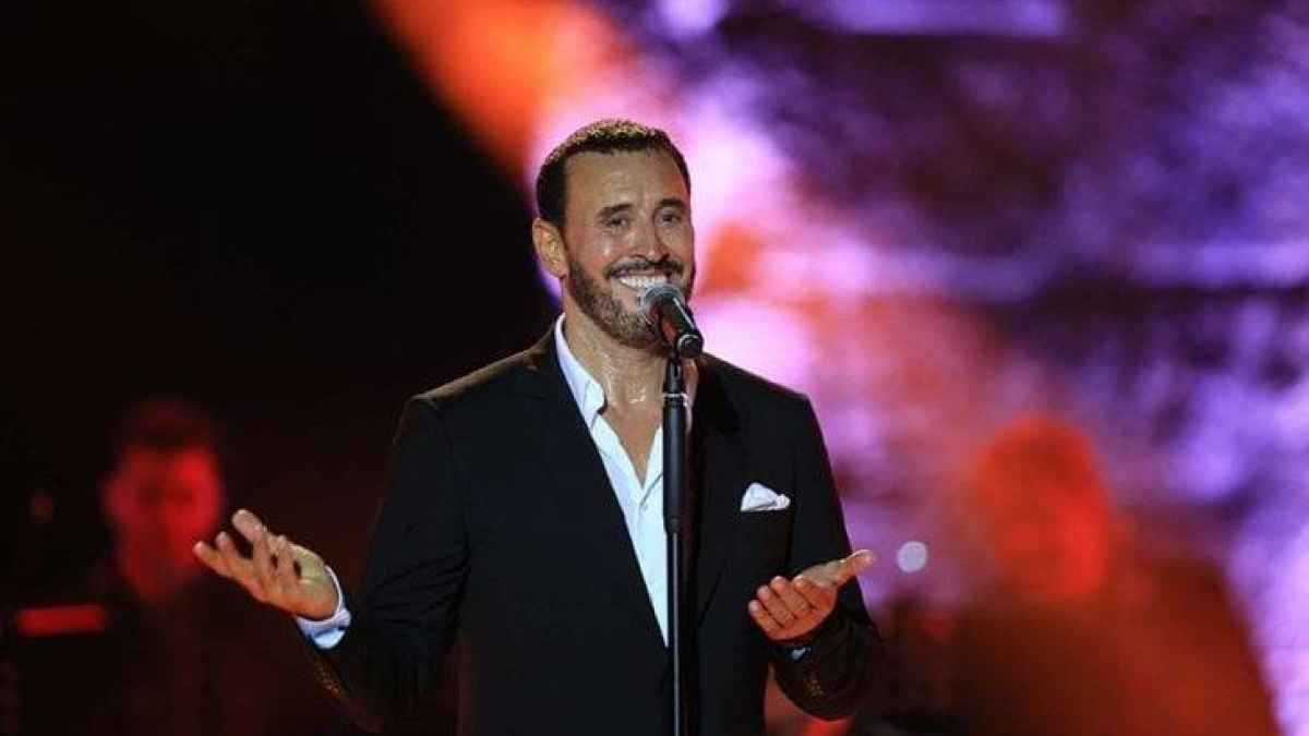 بعد 21 عاماً.. شاب مختطف يعثر على أسرته الحقيقية