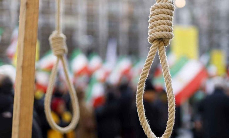 إيران.. الإعدام لامرأة قتلت ابنة زوجها