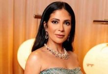 امرأة تبحث عن