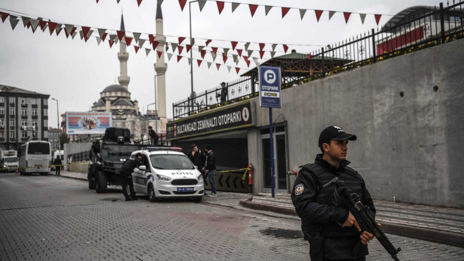 إدلب تحبس الأنفاس وتسابق الزمن لإخراج طفلة من بئر (فيديو وصور)