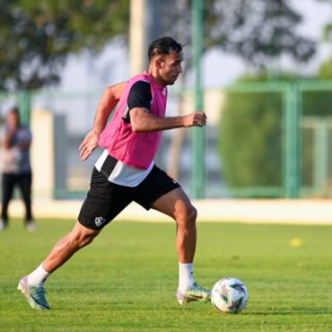 الكشف عن حقيقة وجود عروض لضم ناصر منسي من الزمالك