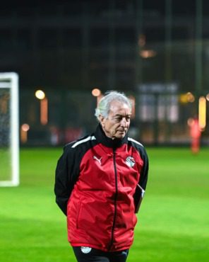 " حلمي طولان هُيفرم لاعبي منتخب مصر بعد التعادل أمام الكويت"