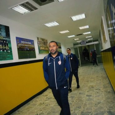 أسوأ مباراة لنا.. ويدافع عن لاعب الفريق