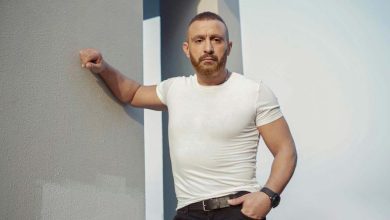 أثارت جدلًا واسعًا.. كيف خطفت لوحة محمود المليجي الأنظار من أحمد السقا؟