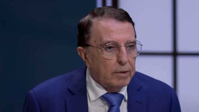 أثارت جدلًا واسعًا.. كيف خطفت لوحة محمود المليجي الأنظار من أحمد السقا؟