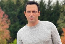 ولادة نادرة لشبلين من الأسود البيضاء المهددة بالانقراض (فيديو)