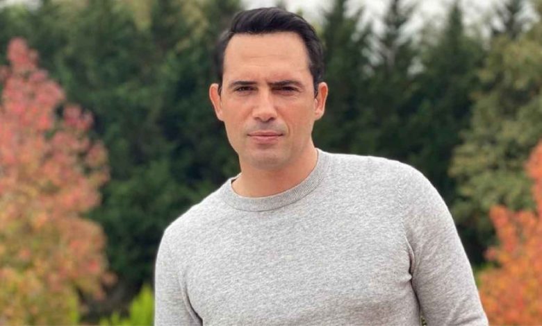 ولادة نادرة لشبلين من الأسود البيضاء المهددة بالانقراض (فيديو)