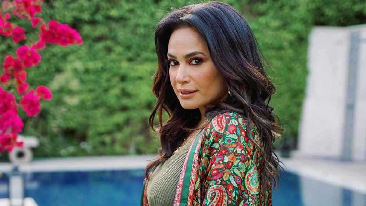 امرأة تبحث عن