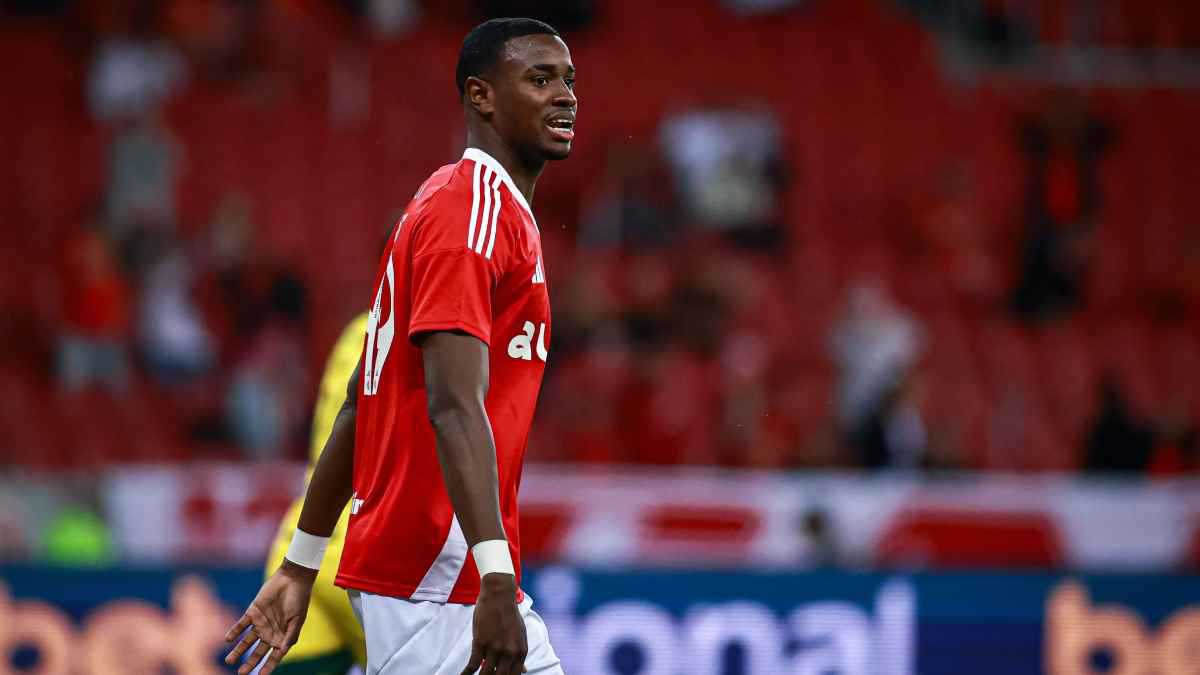 الأهلي المصري يوافق على رحيل نجم الفريق