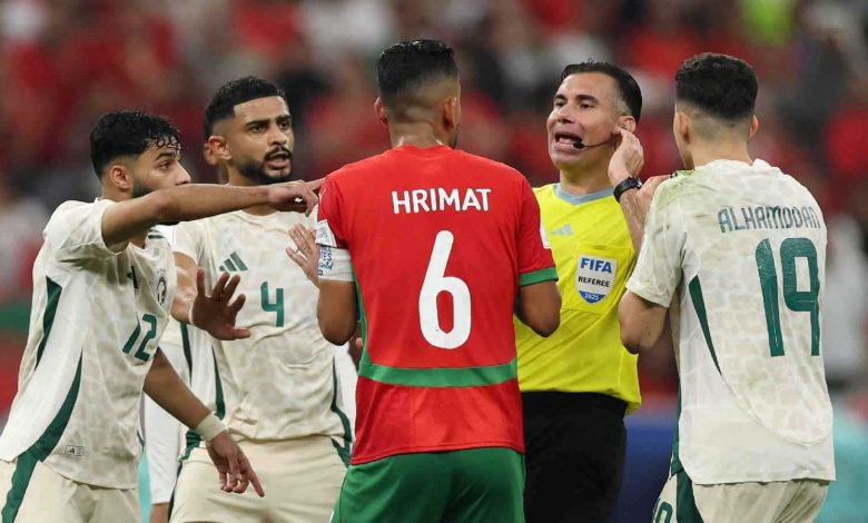 عبد الله الحمدان يقبّل رأس رينارد ويعتذر عن ضربة الجزاء الضائعة (فيديو)