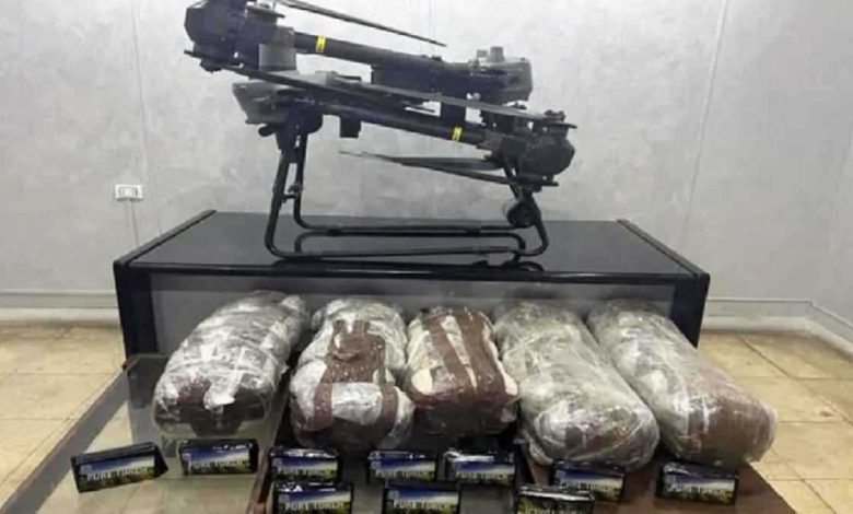 امرأة تبحث عن