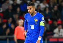 لماذا يرتدي نجم المنتخب السعودي جوارب ممزقة؟ (صور)