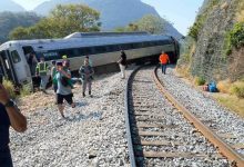 يقل مئات الركاب.. خروج قطار عن سكته في جنوب المكسيك