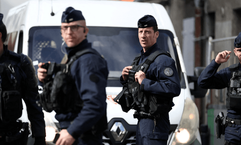 فرنسا.. اعتقال عصابة متخصصة بسرقة الأسلحة والسيارات الفاخرة