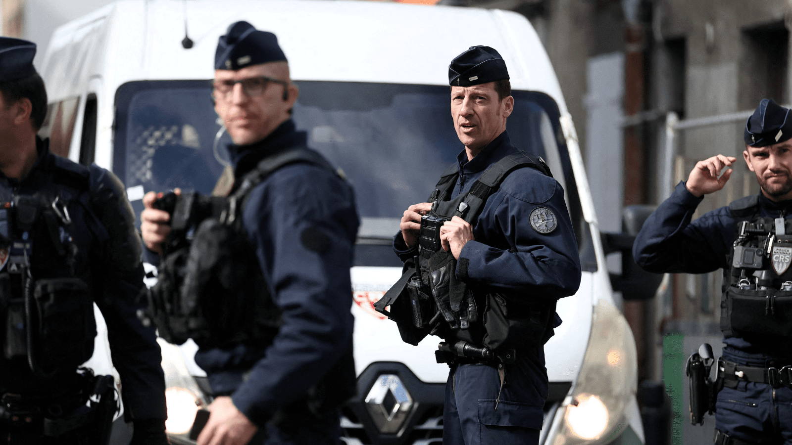 فرنسا.. اعتقال عصابة متخصصة بسرقة الأسلحة والسيارات الفاخرة