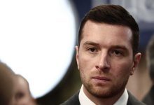 بعد تجريده من ألقابه.. الأمير أندرو يظهر في