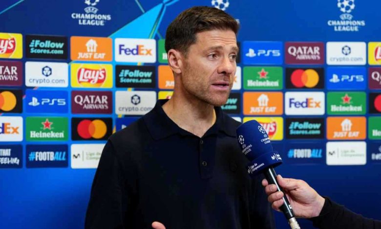 هل ألقى سلوت بمحمد صلاح