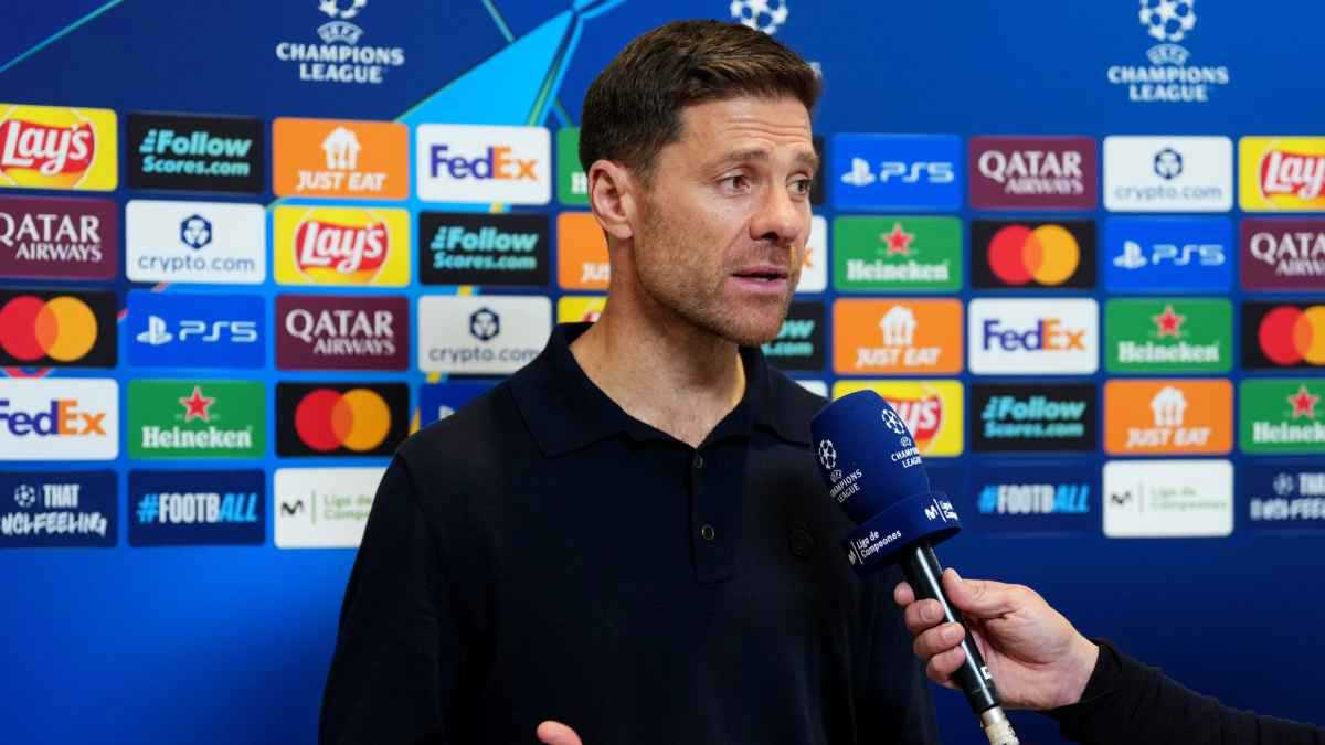 هل ألقى سلوت بمحمد صلاح