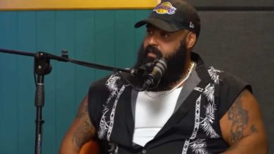 امرأة تبحث عن