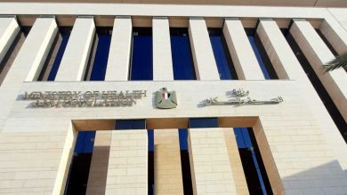 بسبب شاحن الهاتف.. نجاة طفل من صعقة كهربائية قاتلة أثناء نومه