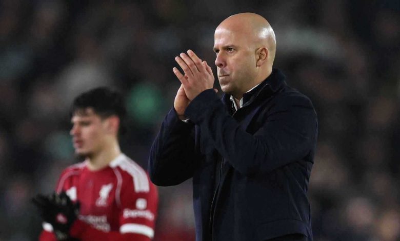 يتواجد دائما في موقع الجريمة.. سلوت يحرج نجم ليفربول أمام الجميع