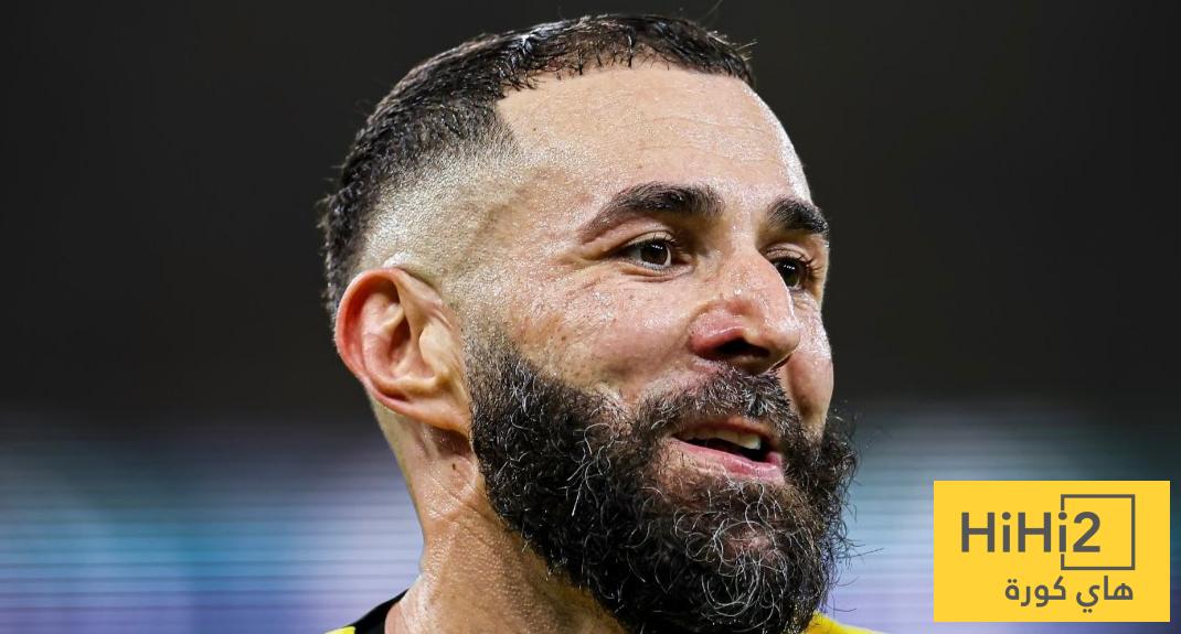 صور : بنزيما يؤدي مناسك العمرة