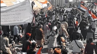 أبناء الأزارق يحتشدون في مخيم الاعتصام بالضالع تأكيدًا على استعادة الدولة الجنوبية