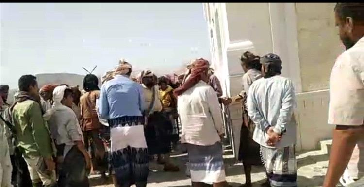 أحد مناضلي التحرير بشبوة يصل أرض الوطن قادمًا من الإمارات العربية المتحدة