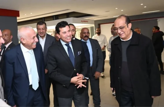 ماذا تعني زيارة وزير الرياضة للزمالك فعلًا؟ فيديو