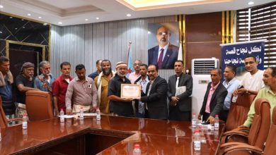 أهالي العريش بخورمكسر يكرّمون مدير عام المديرية عواس الزهري تقديرًا لجهوده الخدمية