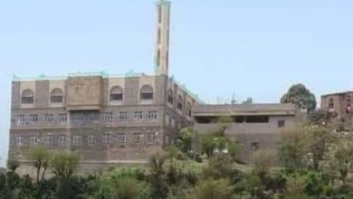 إب.. مليشيا الحوثي تحول مسجد الفرقان بالسياني إلى ثكنة عسكرية بعد اقتحامه وطرد طلابه