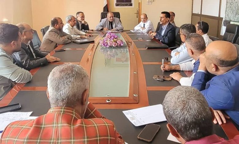 اجتماع بتعز يناقش سير مراقبة أسعار الأدوية والمستلزمات الطبية بالمحافظة