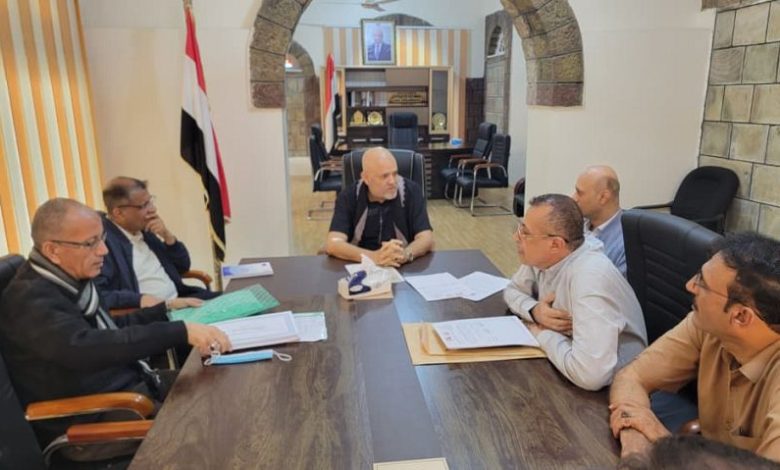 اجتماع برئاسة محافظ تعز يناقش إعداد الموازنة وخطط الانفاق والمشاريع للعام 2026