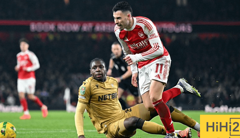 ارسنال يسجل الهدف الاول في شباك كريستال بالاس