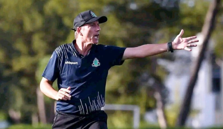 الجيش الملكي يبدأ مفاوضات فسخ عقد سانتوس بعد ضغوط جماهيرية كبيرة