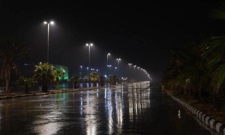 أمطار "الخير" تحول عرعر إلى لوحة شتوية ساحرة