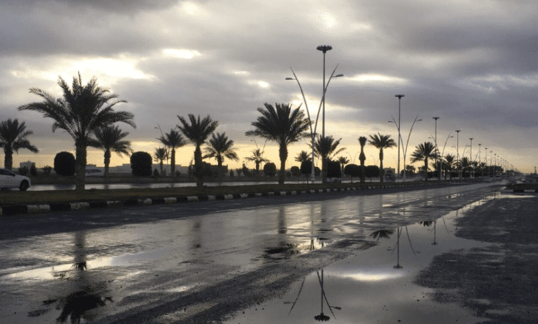 أمطار غزيرة على تبوك حتى التاسعة مساء
