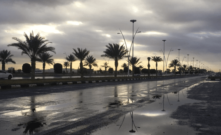 أمطار غزيرة على تبوك حتى التاسعة مساء