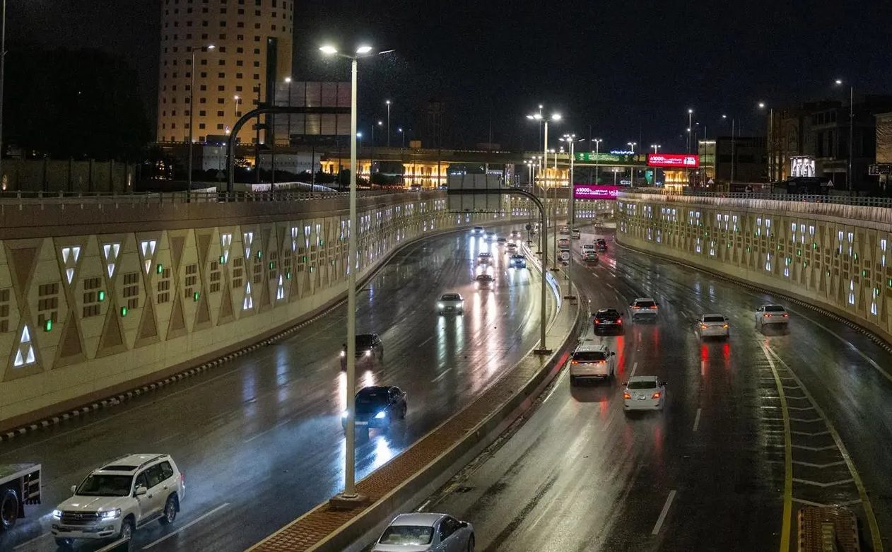 أمطار في تبوك والقصيم ورياح شديدة تضرب سواحل جدة والليث