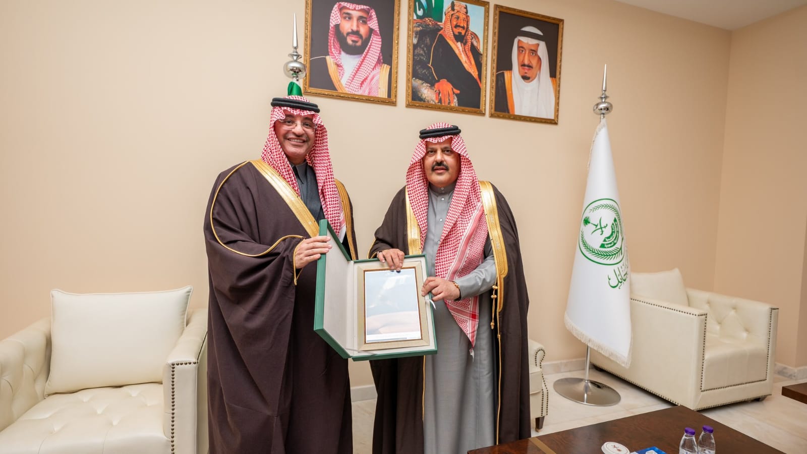 أمير حائل يستقبل مساعد وزير الإعلام