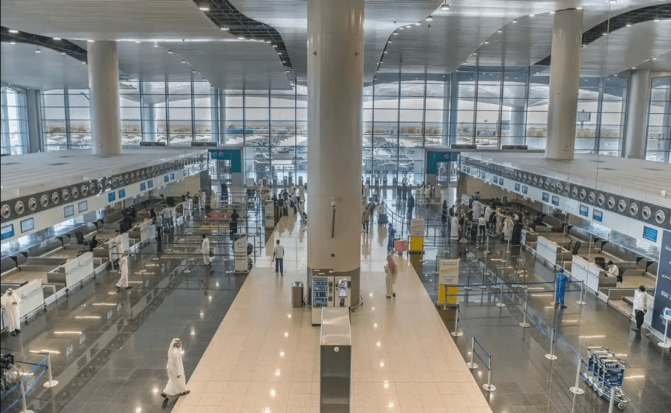 إعفاء المسافرين من رسوم تعديل الرحلات الذين تضرروا من خلل مطار الملك خالد الدولي