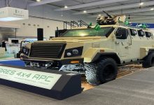 الأفواج الأمنية تبرز مصفحة "تارس 2" سعودية الصنع لزوّار واحة الأمن